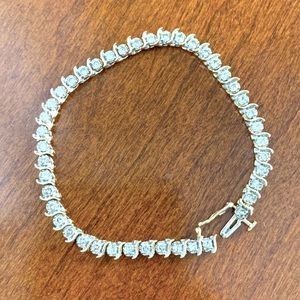 Ladies 14K Gold Diamond Line Bracelet